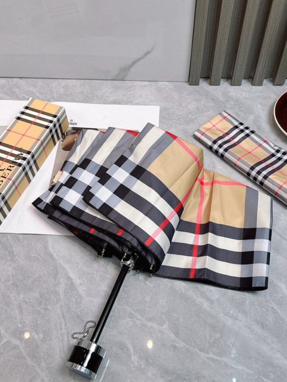 Burberry Manual Folding Umbrella (Sun & Rain) - Picture 6 of 9
